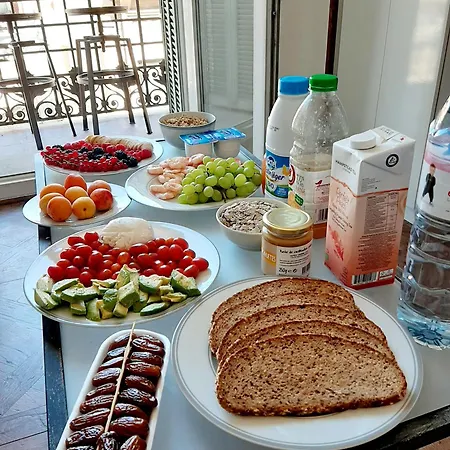 Lovely Air Conditonned Center דירה