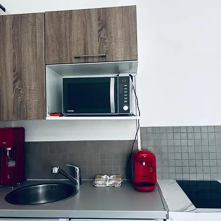 Lovely Air Conditonned Center דירה